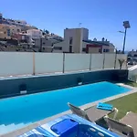 Daneira Lux *