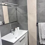 Daneira Lux *